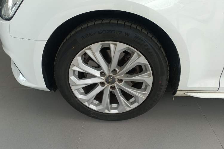 Used Audi A4L 2017 40 TFSI Ambition Edition
