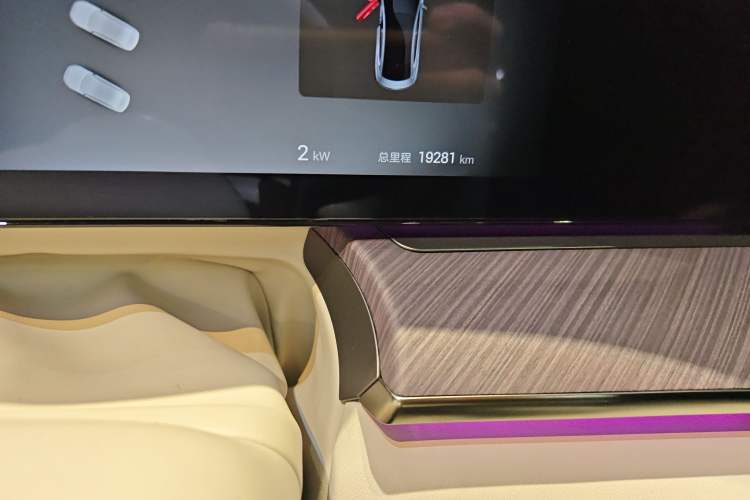 Used Denza Z9 2024 1100 km All-Wheel-Drive Ultra Version