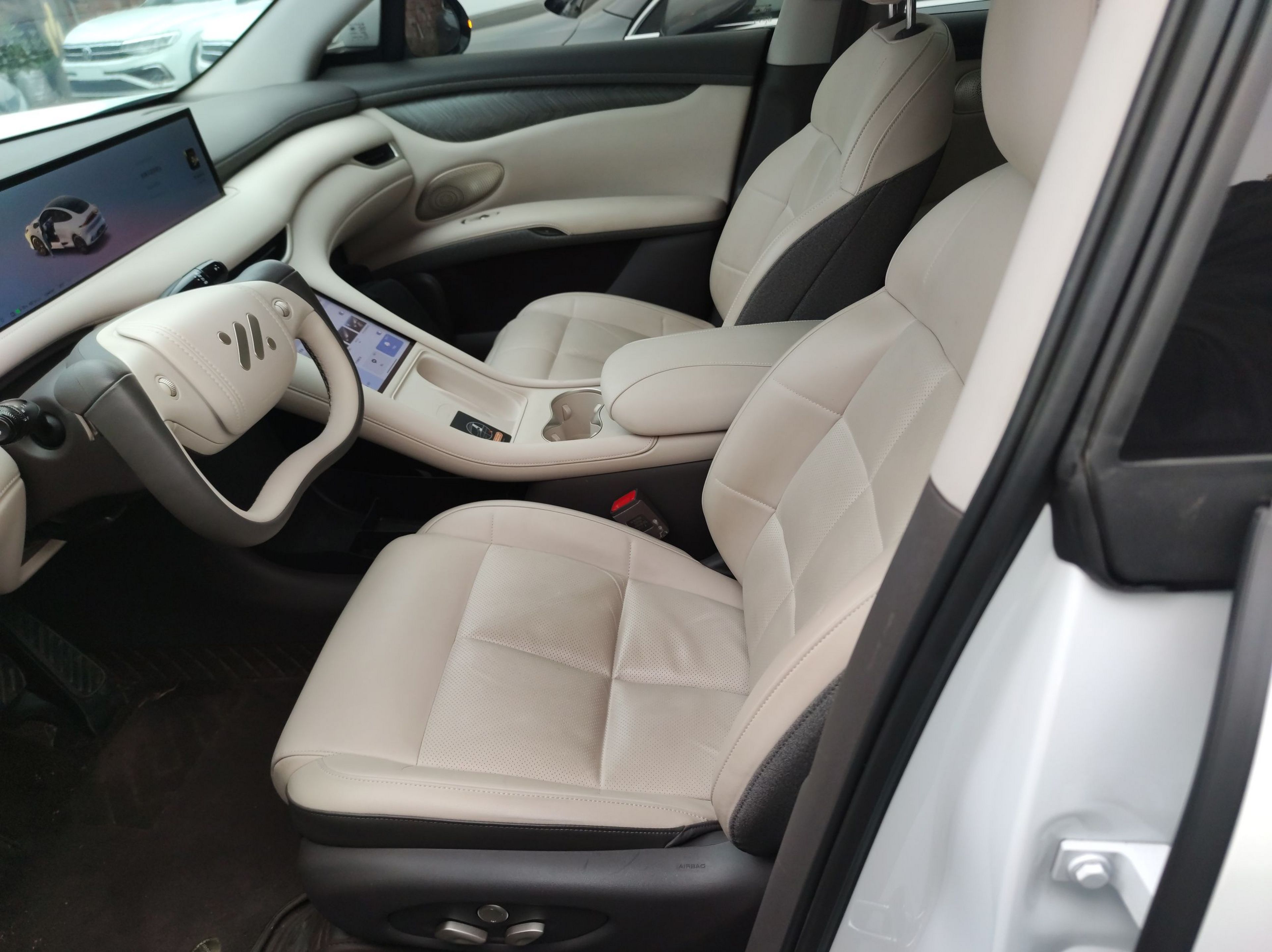 Переднее сиденье в автомобиле