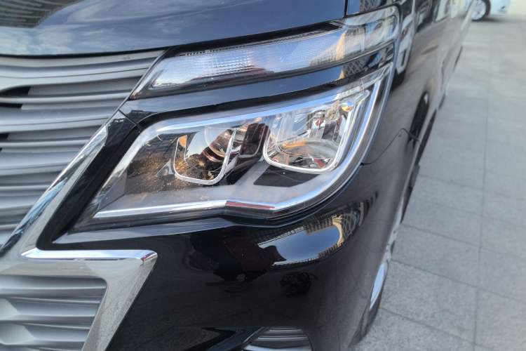 Used FORTHING Lingzhi 2023 M5 1.6L Practical Model 5 Seats
