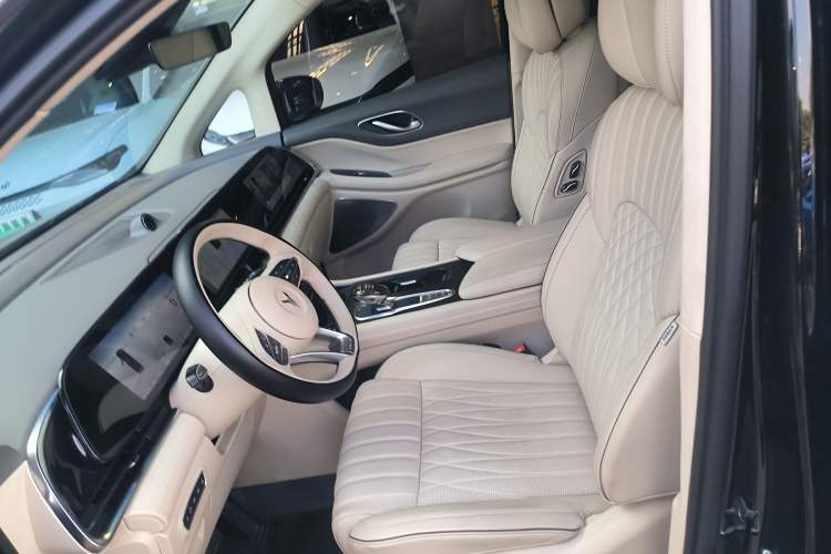 Used VOYAH Dream 2024 PHEV Ultra-Long Range Flagship Edition