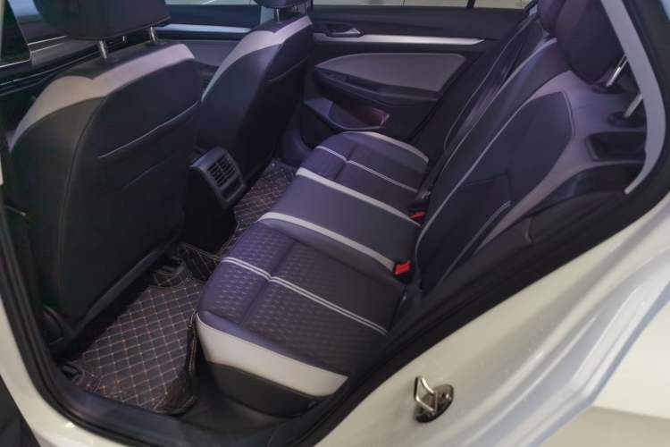 Used Volkswagen Golf 2025 300TSI Pro
