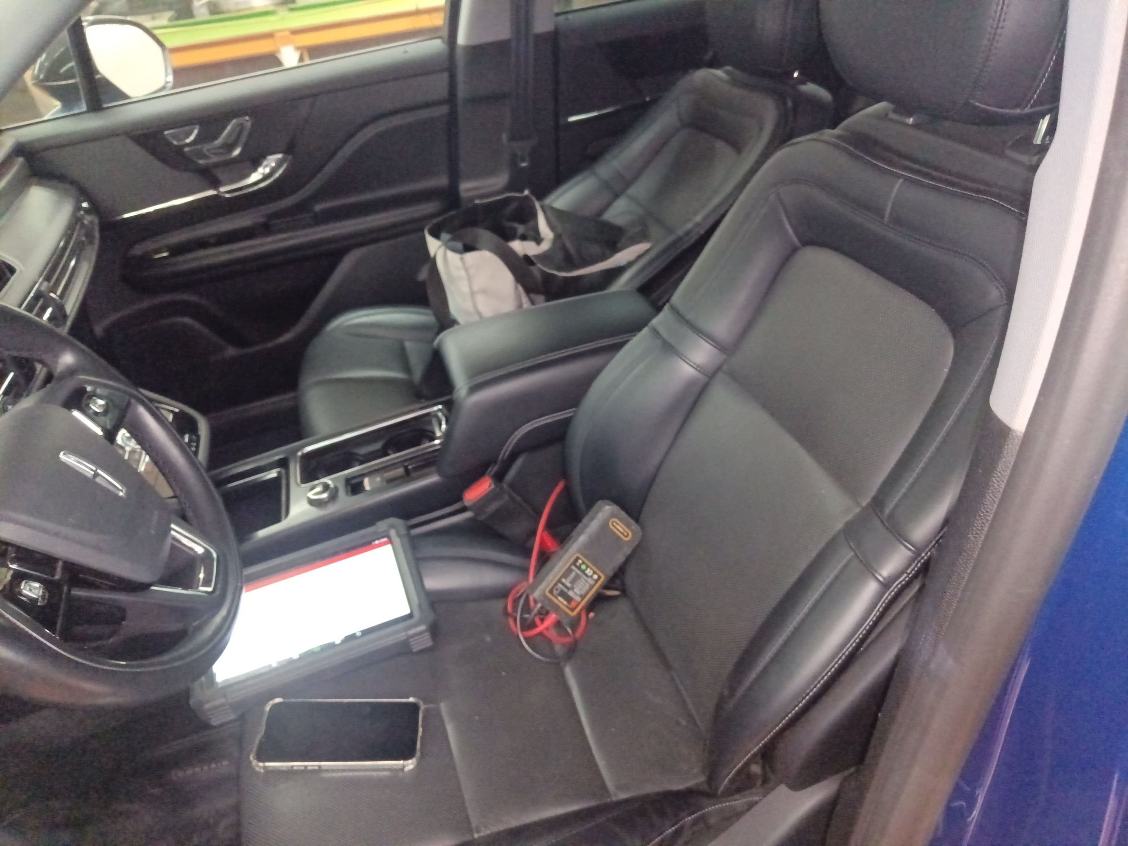 Переднее сиденье в автомобиле