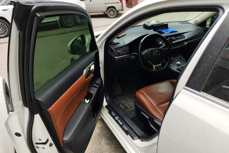 Used Lexus CT 2014 CT200h Comfort Edition Monochrome