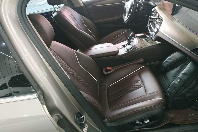 Used BMW 5 Series 2019 Facelifted 530Li Leading Edition Luxury Package
