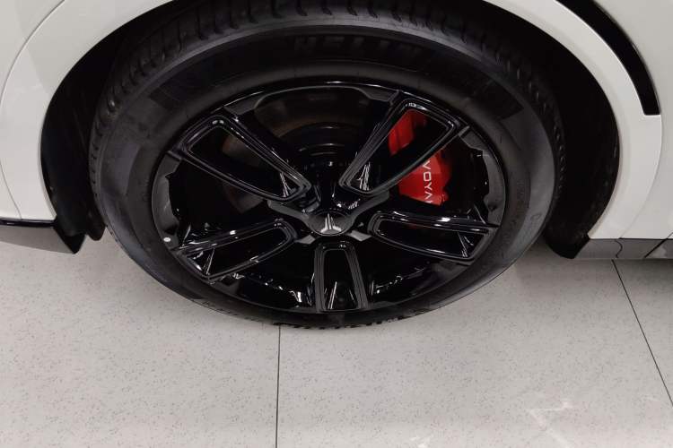 Used VOYAH FREE 2025 318 259 km All-Wheel-Drive Exploration Edition
