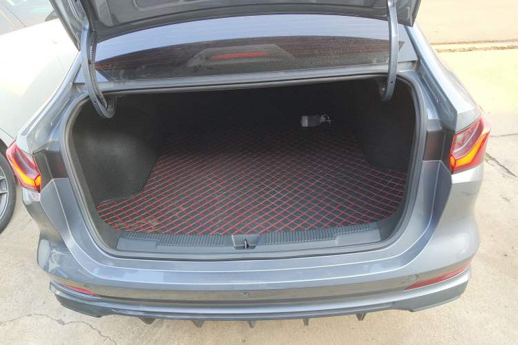 Used Roewe i5 2023 1.5L Manual Comfort Edition
