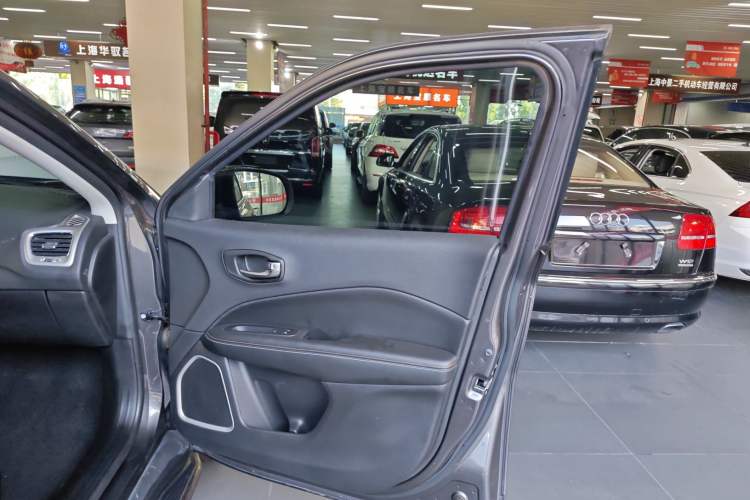 Used  Compass 2017 200T Automatic Family Edition
