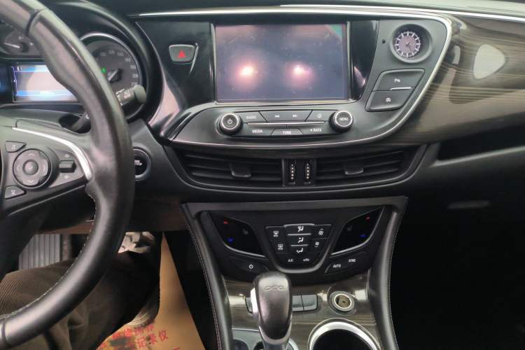 Used Buick Envision 2018 20T Two-Wheel-Drive Elite Model
