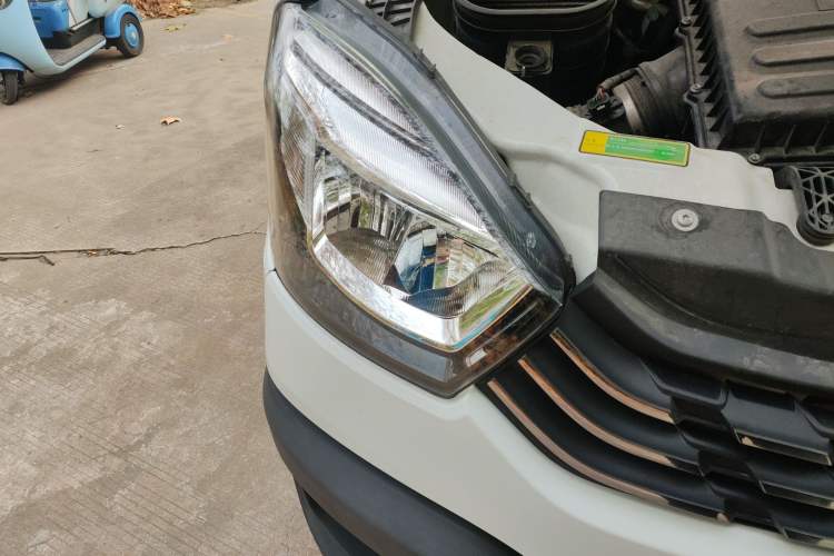 Used Iveco Eurocargo 2021 3.0T Automatic Chao Rui Short Wheelbase Low-Roof Side-Sliding Door F1C