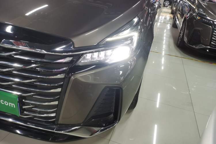 Used Buick GL8 2023 Land Executive Class Comfort Model
