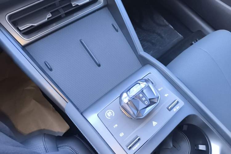 Used BYD Qin L 2025 DM-i Smart Drive 80KM Leading Model
