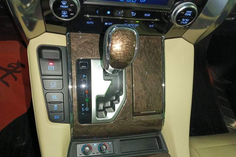 Used Toyota Vellfire 2020 Dual-Engine 2.5L HV Prestige Edition
