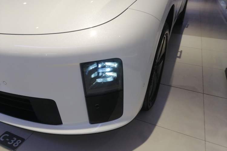 Used Li Auto Li Auto i6 2025 Model Two-Wheel-Drive Standard Type
