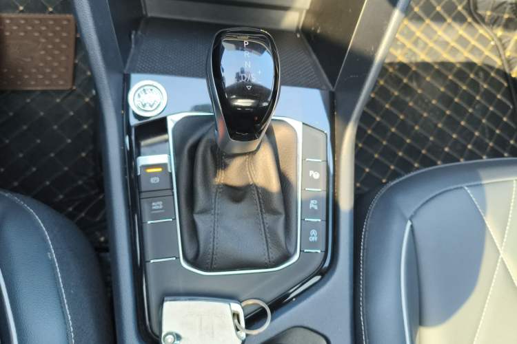 Used Volkswagen Tiguan L 2024 Outstanding Model 330TSI Automatic Two-Wheel Drive R-Line Dragon Glory Edition
