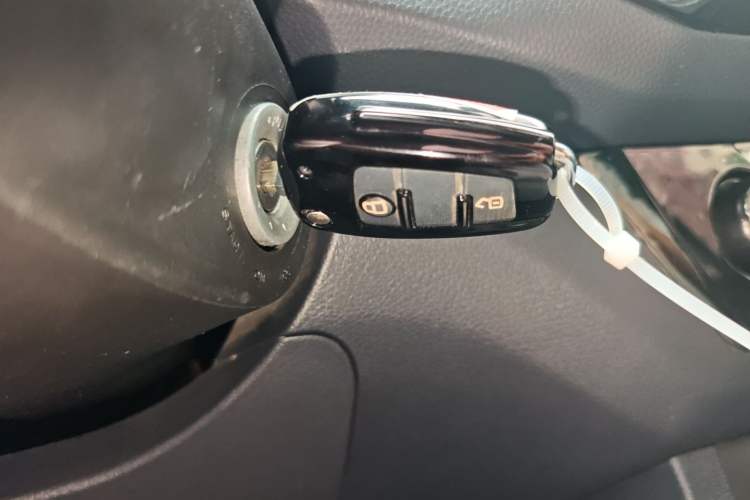 Used Isuzu JLM 2018 2.5T Two-Wheel Drive Diesel Luxury Version JE4D25Q5A
