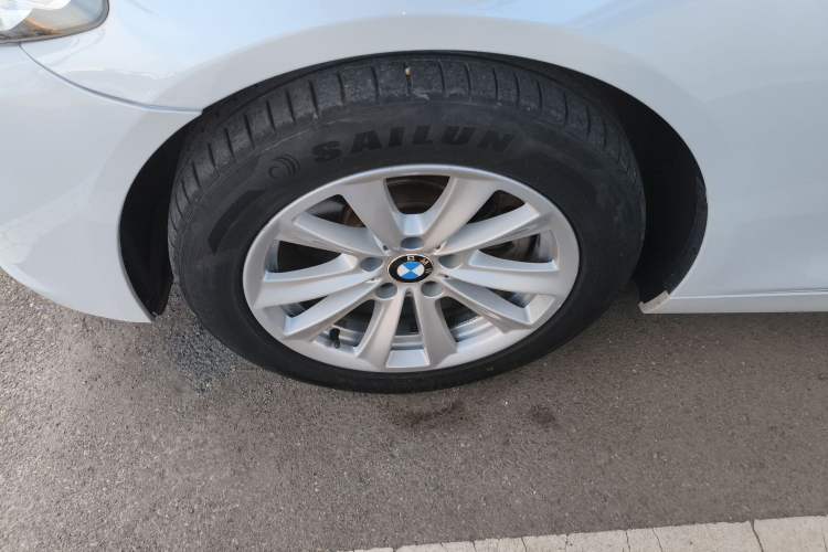 Used BMW 5 Series 2014 520Li Elegant Model
