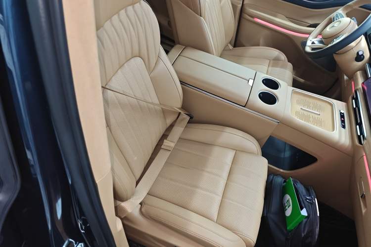 Used VOYAH Dream 2025 PHEV Four-Wheel-Drive Flagship Kunpeng Edition