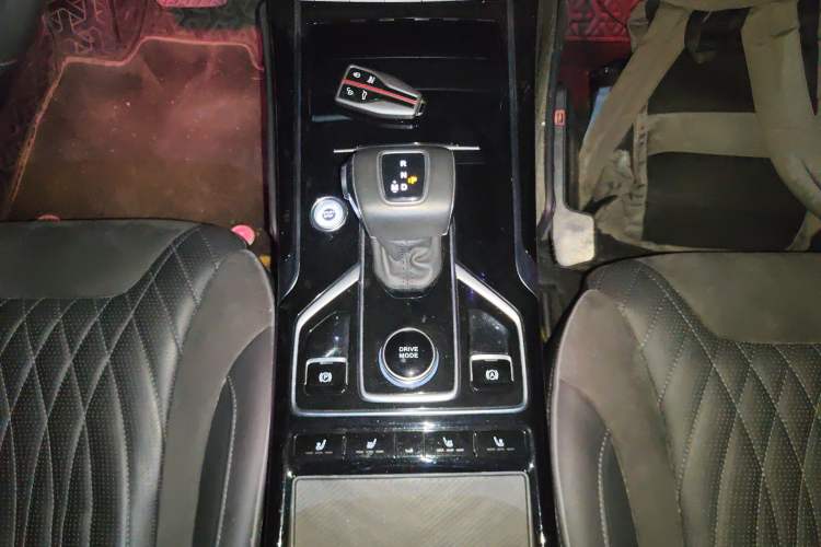 Used Hongqi HS5 2022 Facelifted Version 2.0T Smart Connect Flagship All-Wheel-Drive Edition