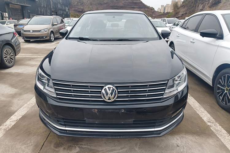 Used Volkswagen Lavida 2015 1.6L Automatic Comfort Edition
