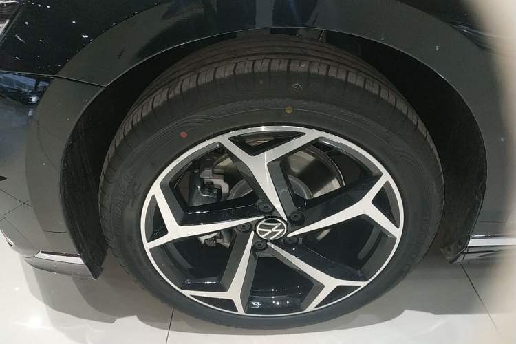 Used Volkswagen Magotan 2026 30 Million Vehicles Selected Model 380TSI DSG Luxury Edition
