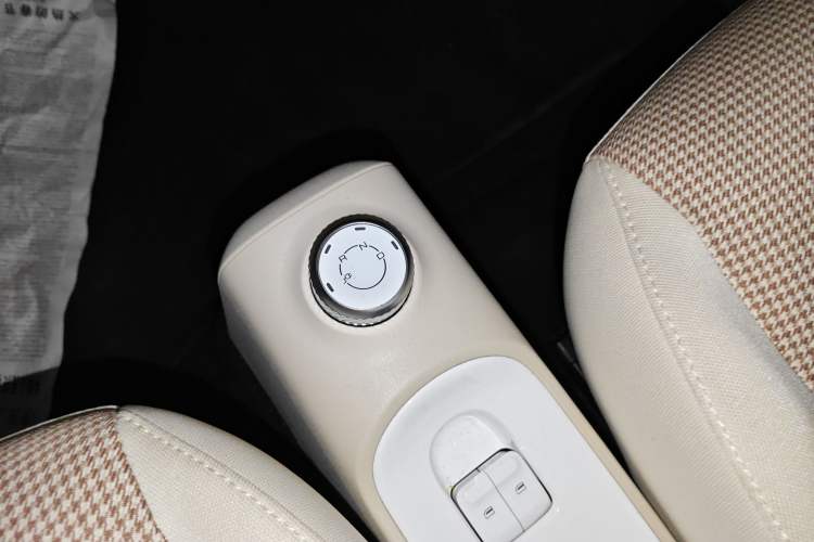 Used Wuling Hongguang MINIEV 2024 3rd Generation 215km Advanced Version
