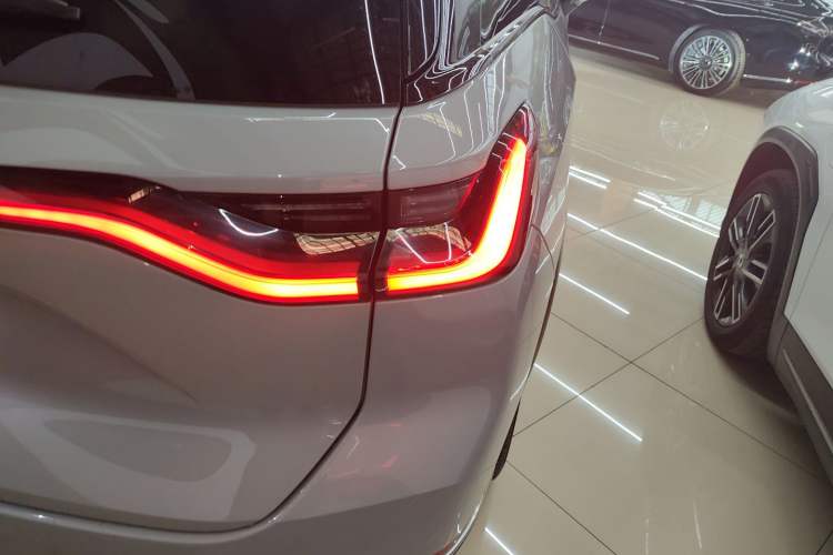 Used Nio ES8 2022 75 kWh Signature Edition Six-Seater
