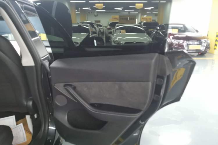 Used Tesla Model Y 2024 Long-Range All-Wheel-Drive Version