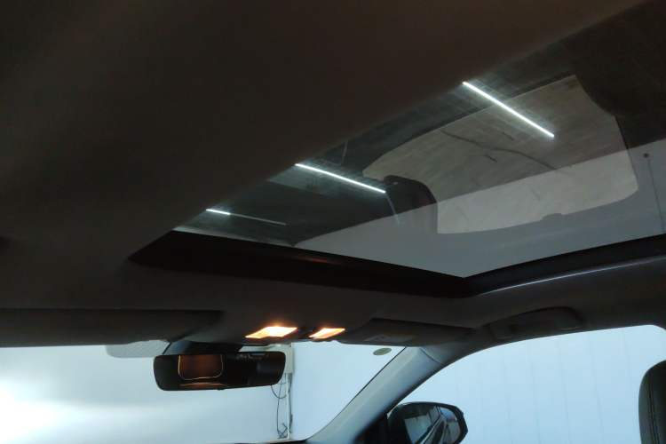 Used Toyota Highlander 2018 2.0T Four-Wheel Drive Luxury Version 7 Seats China VI Standard
