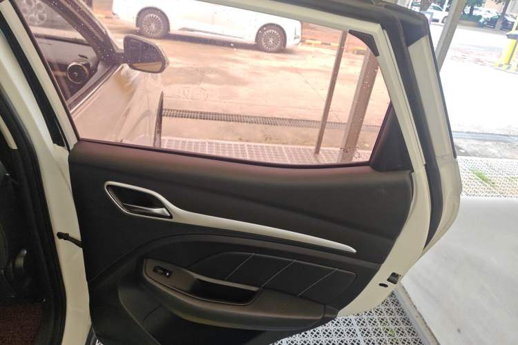 Used MG ZS 2017 1.5L Automatic Luxury Internet Edition
