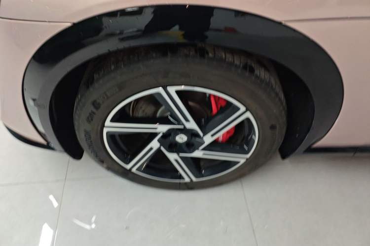 Used  YU7 2025 Ultra-Long Range High-Performance All-Wheel-Drive Max Edition
