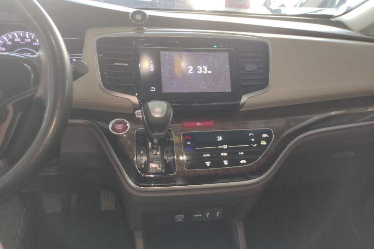 Used Honda Odyssey 2015 Revised 2.4L Luxury Edition
