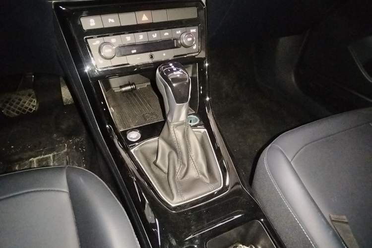 Used Volkswagen Tharu 2025 NewRui 300TSI Prestige Edition
