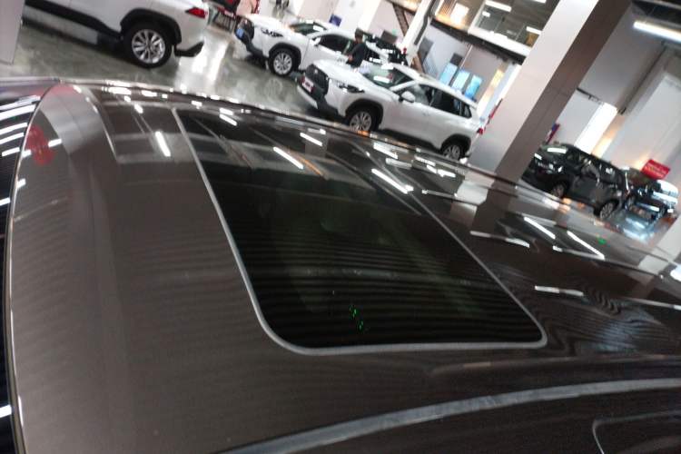 Used Buick GL8 2023 Facelifted Land Cruiser Executive Luxury Version
