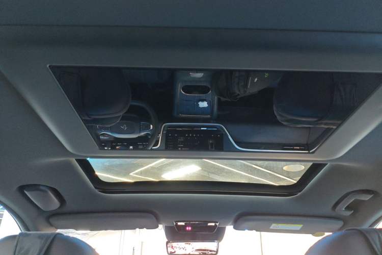 Used Dongfeng eπ eπ008 2025 210 Ultra Range-Extended Version 5 Seats
