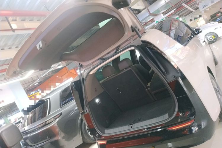 Used Li Auto MEGA 2024 Ultra Model
