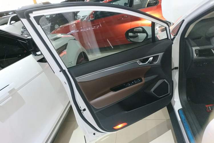 Used Geely Auto Emgrand GS 2018 Lingchao Edition 1.4T Automatic ZhenShang Smart Connectivity Model
