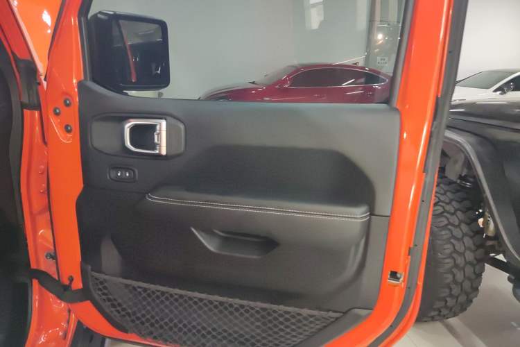 Used  Wrangler 2019 2.0T Sahara Four-Door Version China VI Emission Standard