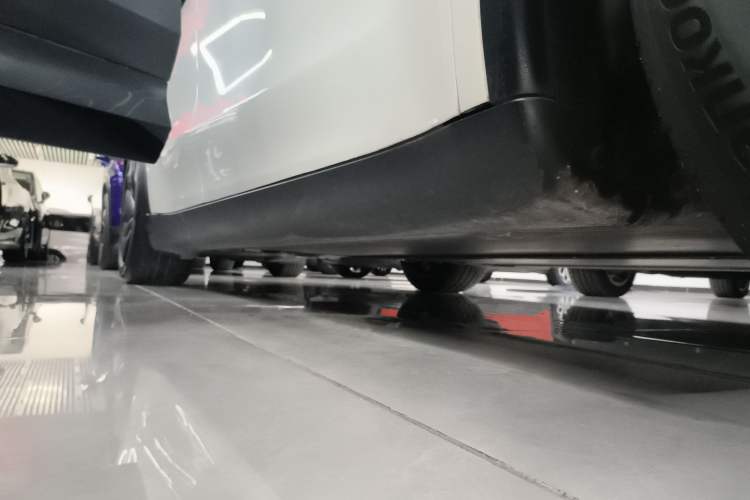 Used Tesla Model Y 2025 Long-Range All-Wheel-Drive Version
