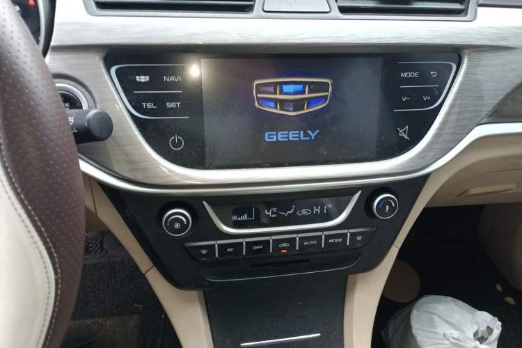 Used Geely Auto Emgrand 2017 Sedan Million Edition 1.5L Manual Luxury Model
