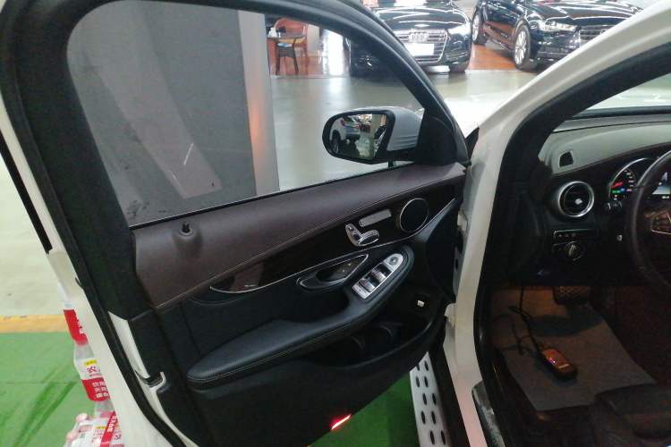 Used Mercedes-Benz GLC 2017 GLC 260 4MATIC Luxury Model