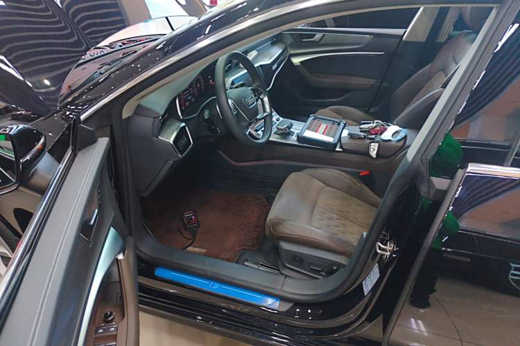 Used Audi A7L 2024 45TFSI quattro S-line Visionary Edition Flow Crystal Package