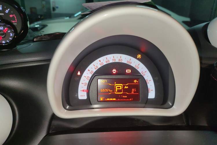 Used smart forfour 2016 1.0L 52 kW Dynamic Edition
