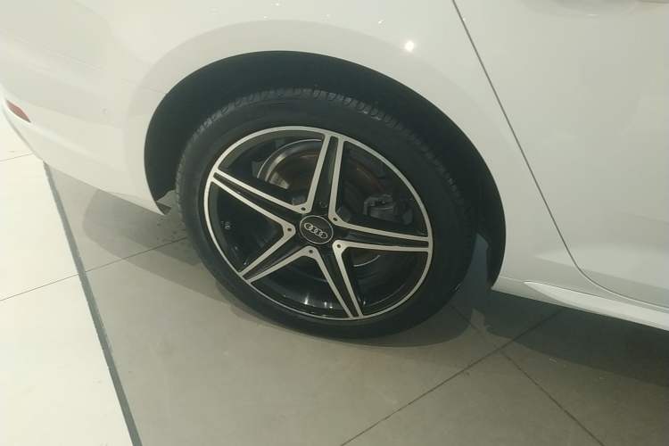 Used Audi A4L 2019 40 TFSI Fashion Version China V