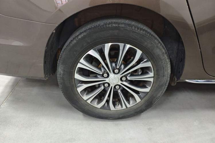 Used Buick GL8 2023 Land Executive Class 652T Luxury Model
