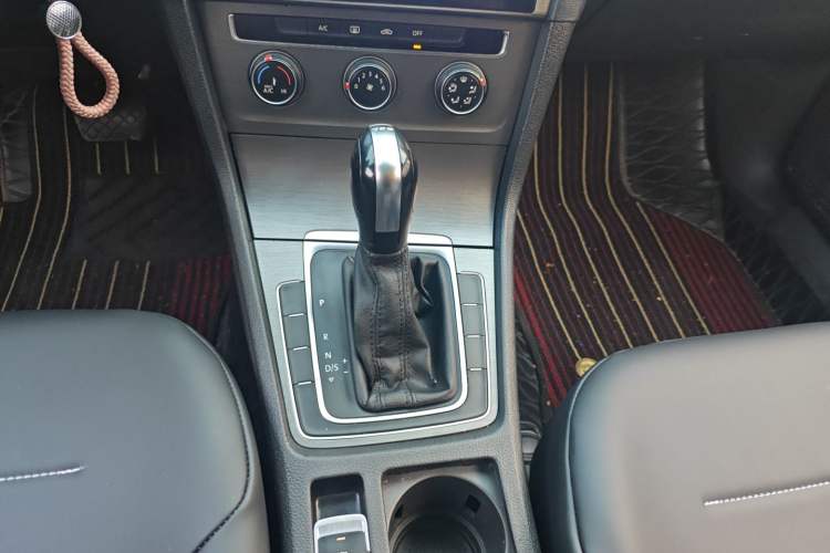 Used Volkswagen Golf 2016 230TSI Automatic Comfort Version
