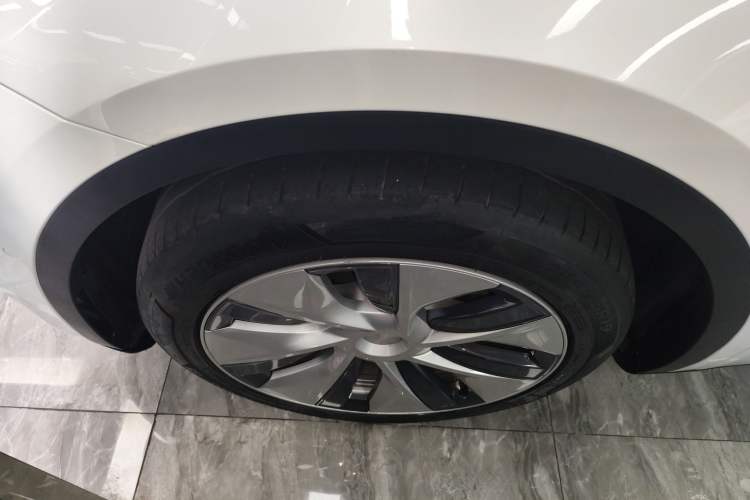 Used Tesla Model Y 2021 Long-Range All-Wheel-Drive Version 3D7
