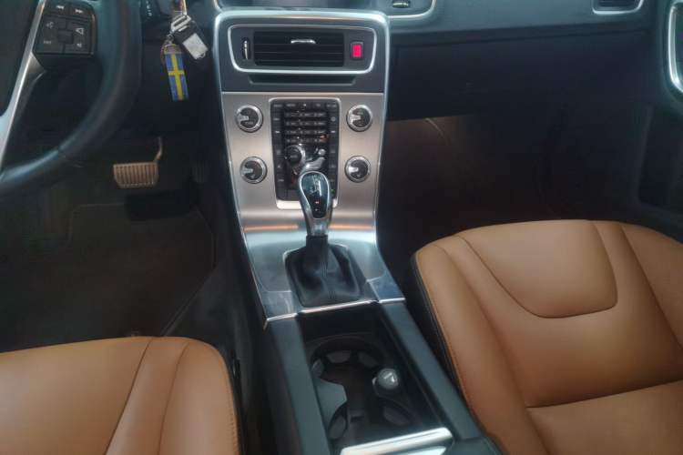 Used Volvo S60 2016 S60L T4 Zhiyuan Edition
