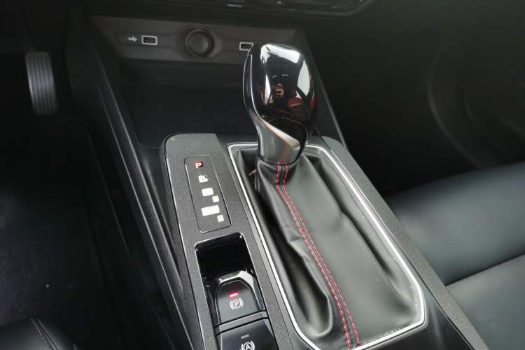 Used MG 5 2022 180 DVVT CVT Youth Luxury Edition
