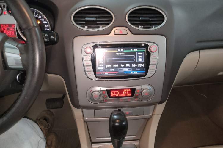 Used Ford Focus 2013 Hatchback Classic 1.8L Automatic Fashion Edition
